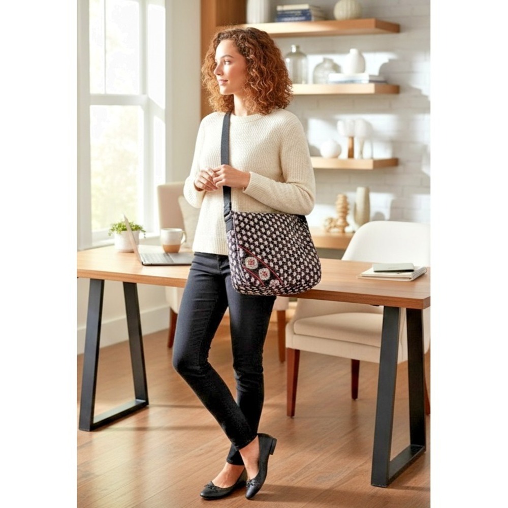 Vera Bradley Quilted Mailbag Laptop Crossbody Women's Black Paisley Rare Retired